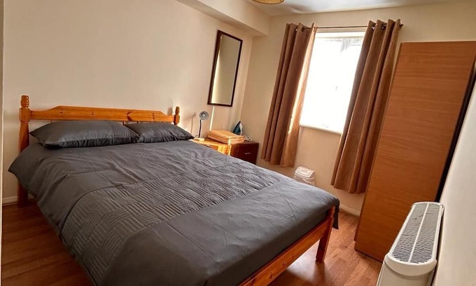 Goodmayes Apartment | Cozy 1 Bed Apartment Near Goodmayes Station with Free Wifi