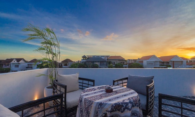 Berawa House | Spacious Canggu 3BR Villa w/Rooftop Views