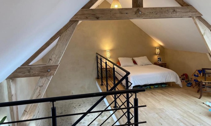 Saint-Seglin Apartment | Relaxing Stay at Le 6: Family-Friendly and Serene Retreat