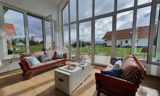 Trent Villa | Discover Sparrow's Nest: A Modern Pet-Friendly Retreat