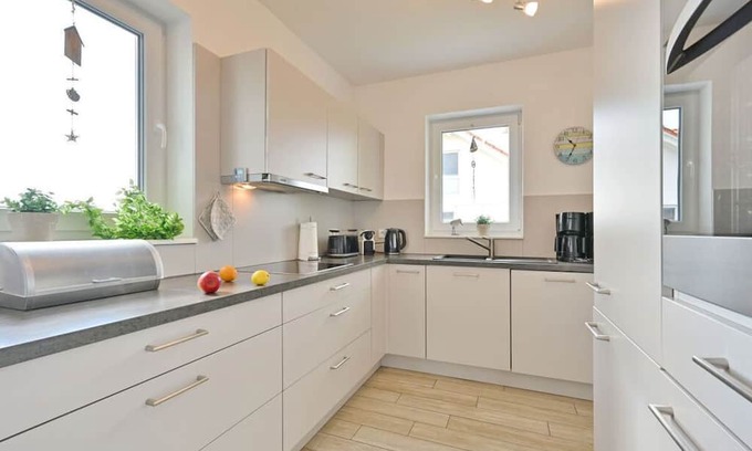 Trent Villa | Pet-Friendly Flotsam: A Modern Retreat for Families