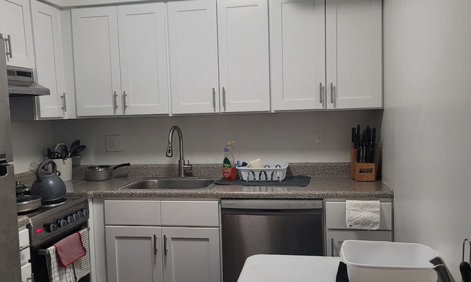Wynnefield Apartment | Convenient Stay Near St. Joe's and Local Dining Options