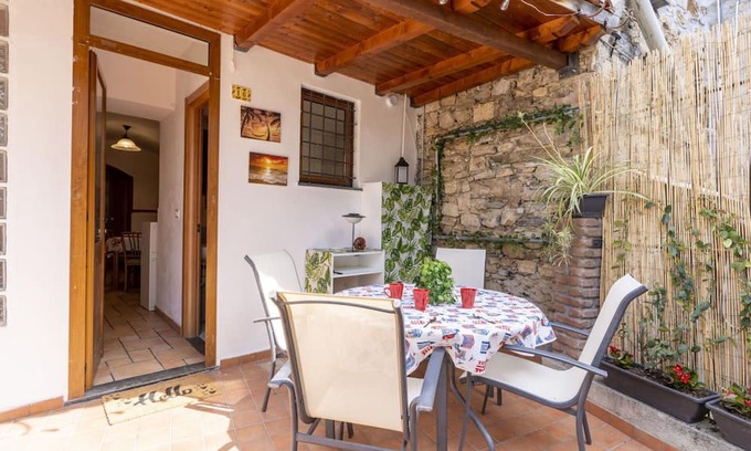 Pompeiana House | Cozy Villa for 4 with Ocean Views and Pet-Friendly Comfort