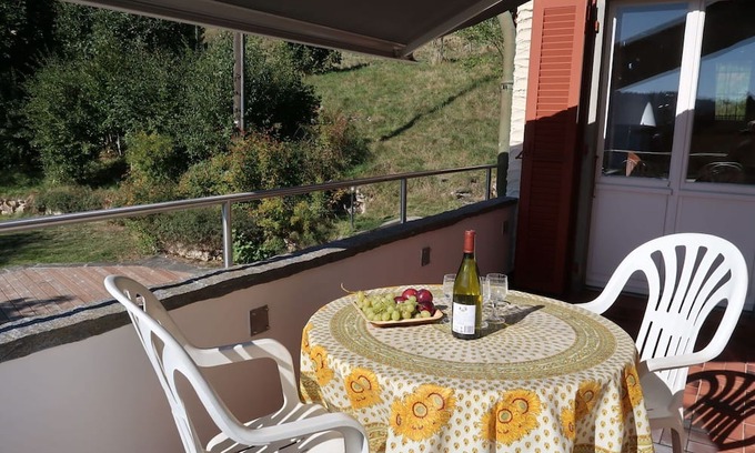 Sainte-Croix Apartment | Comfortable Apartment for 6 with WIFI, Terrace & Parking