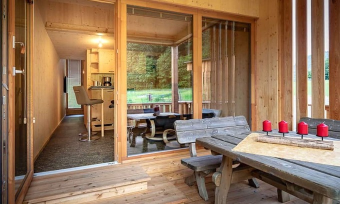 Ossiach Villa | Charming Villa Apartment for 4 with Lake View & WIFI
