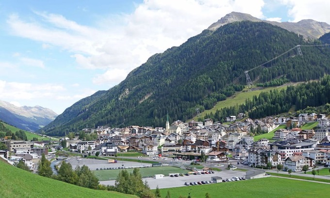 Ischgl Apartment | Comfortable Apartment for 4 with Balcony and Free Wi-Fi