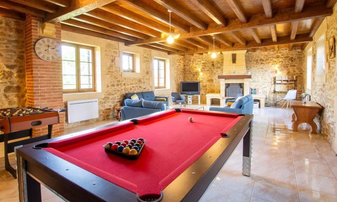 Eyzerac Cottage | Family-Friendly Gite Eyzerac: Ideal for 8 Guests