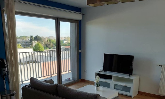 Thiais Apartment | Convenient Apartment Near Tramway T7 & Metro 7 in Paris