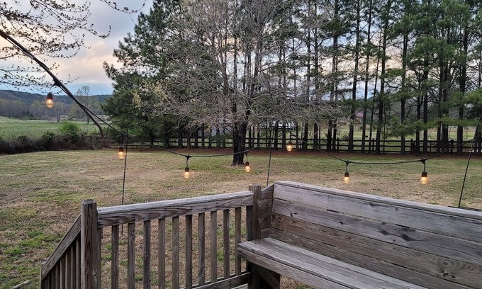 Quitman House | Relaxing Retreat by the Lake on 3 Acres of Nature