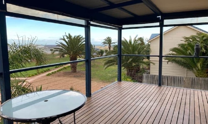 Wallaroo Plain House | Explore Osprey Too: Family-Friendly with Kitchen Amenities