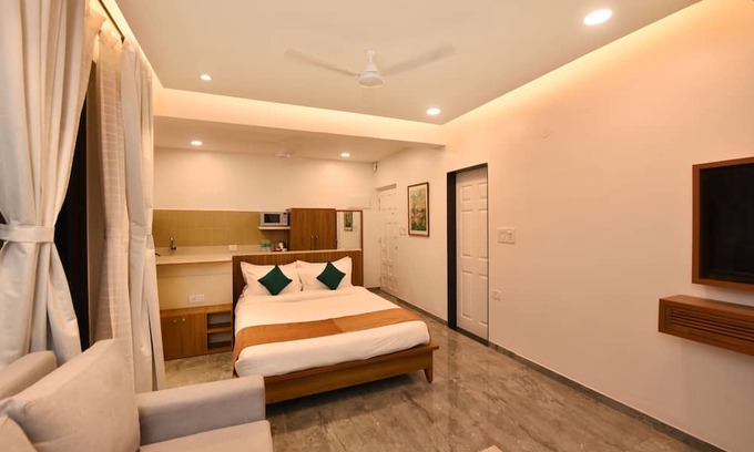 Alto de Porvorim Apartment | Cozy Studio Retreat in North Goa with Breakfast Included