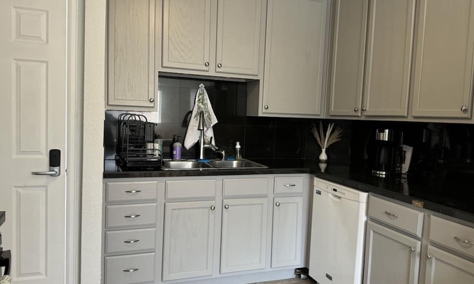 Jewell Heights - Hoffman Heights House | Perfect Retreat: 3 Bdrm House Near Anschutz & Children's