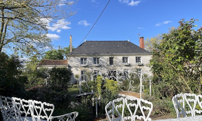 Nueil-sur-Layon Bed & Breakfast | Enchanting Room in a Lush 1500m² Garden Oasis