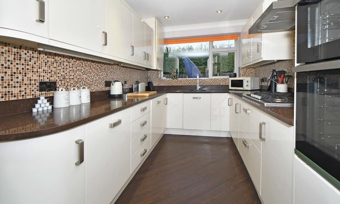 Trafford House | Discover Family-Friendly Comfort at Hale Low Road Altrincham