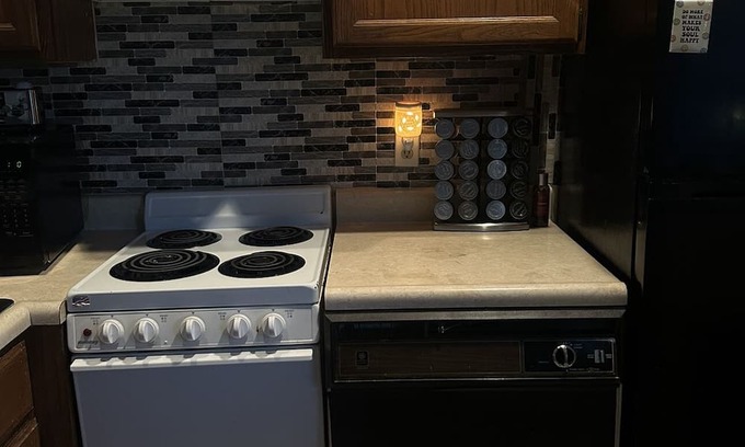 Avoca Condo | Pet-Friendly Condo Near Lake Monroe - Perfect for Getaways