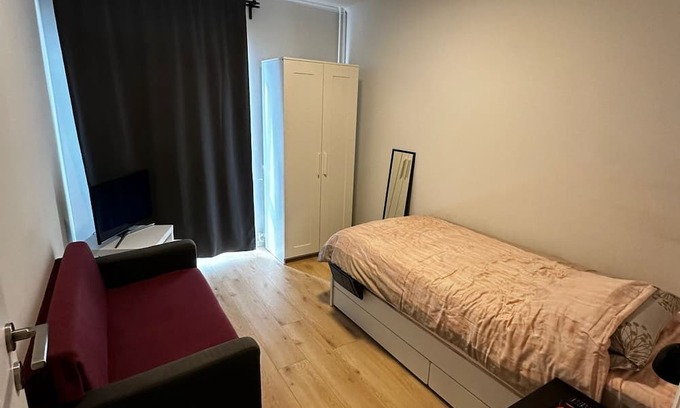 Jacht Apartment | Comfortable Private Room in a Shared Apartment Retreat