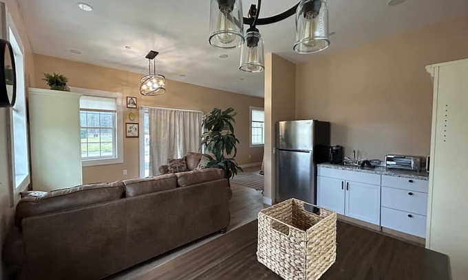 St. Martin Cottage | Cozy 1 Bedroom Studio Suite Near Maryland Beaches