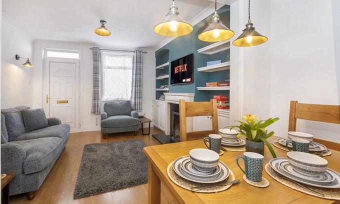 Malton House | Pet-Friendly 2-Bed Retreat in Norton for Family Getaways