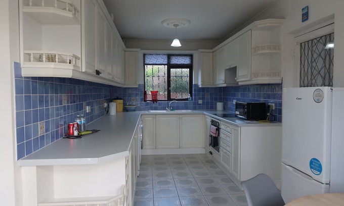 Westcliff-on-Sea House | Stunning House In Chalkwell with Breathtaking Sea Views