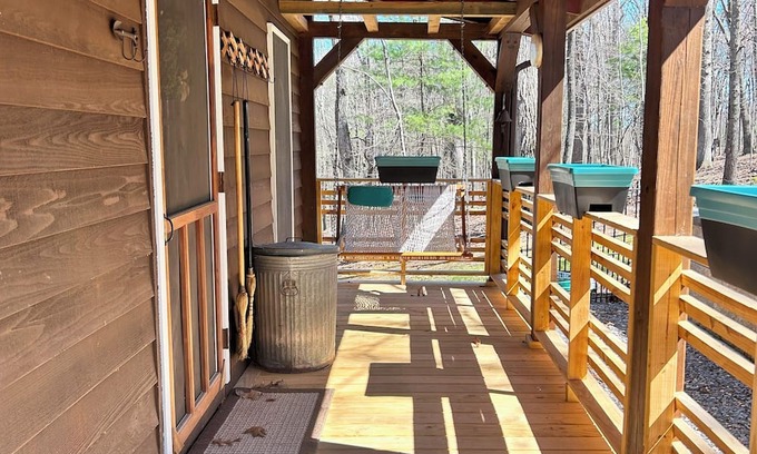 Points Cabin | Escape to Comfort: Family-Friendly Getaway Awaits