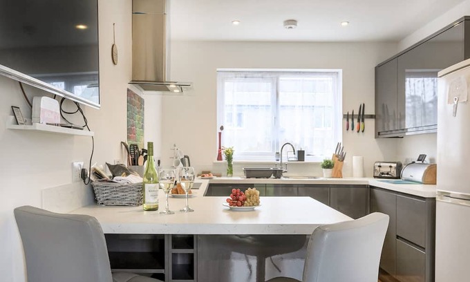 Bugle Cottage | Comfortable 4 Bedroom Stay in Bugle, Near St Austell
