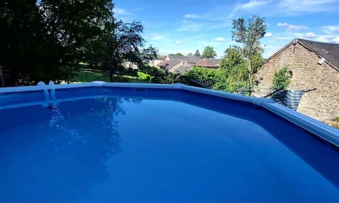 Bersac-sur-Rivalier Bed & Breakfast | Family Room for up to 5 with Pool and Spa Amenities