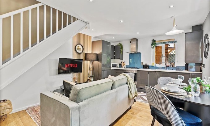 Cambridge House | Inviting House in Cambridge - Family-Friendly Getaway