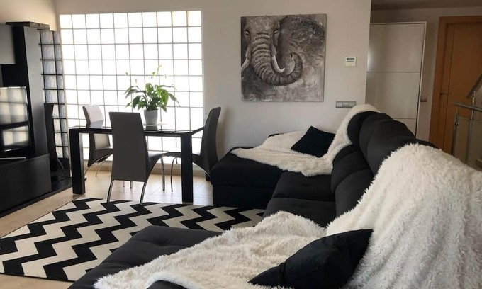 Cambrils Cottage | Relax at Homing House Cambrils with Pool and Spa Amenities