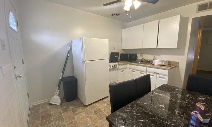 Florissant Apartment | Cozy Apartment Near Shopping Plazas and Highway Access