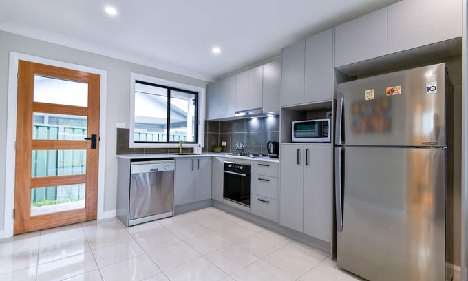 Central Coast House | Modern Guest House: Family-Friendly Accommodations Await