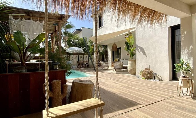 Saint-Laurent-d'Aigouze Villa | Relaxing Villa Saint-Laurent-d'Aigouze with Private Pool