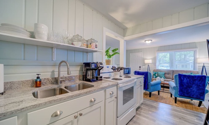 Muskegon House | Cozy Cottage Retreat at Scenic Drive Resort