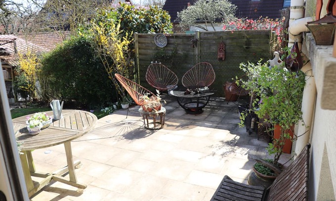Saint-Cyr-l'Ecole Bed & Breakfast | Ideal Stay Near Paris for JO with Spa and Breakfast Access