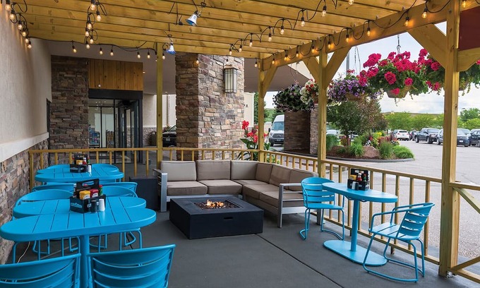 Casper House | Create Unforgettable Memories with Pool & Free Shuttle Service