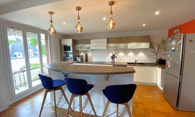 Bois Clos d'Orleans Apartment | Ideal Retreat Near Bois de Vincennes with Spa & Hot Tub