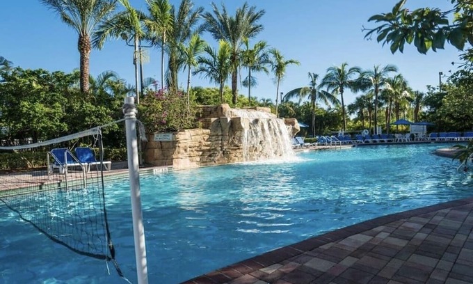 Weston Resort | Elegant One Bedroom Unit with Hot Tub & Breakfast Included