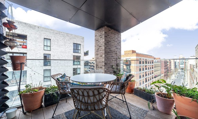 Bow Apartment | Rockstar Fish Island Penthouse: Ideal for Families & Accessibility
