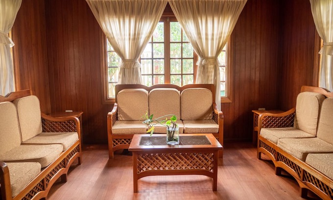 Oxapampa Hotel | Family-Friendly Stay at Hospedaje Cattleya with Kitchen