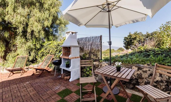 Brena Baja House | Elegant Holiday Home 'Casa Cora' with Jacuzzi & Mountain Views