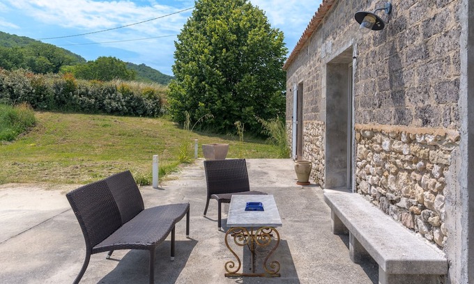 Montjustin House | Relaxing La Bergerie Montjustin with Private Pool & Views