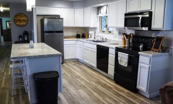 Marion House | Ideal Ranch House Near IWU with Family-Friendly Amenities