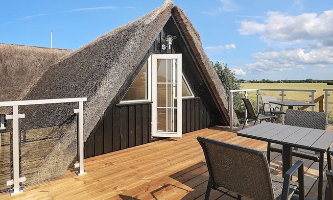 Guldborg House | Cozy 6-Person Holiday Home with Ocean View in Guldborg