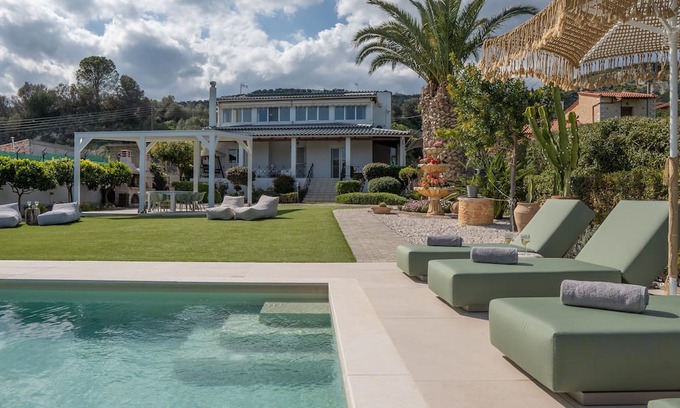 Finikia Villa | Elegant Garden Villa with Private Pool and Breakfast