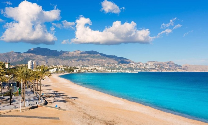 San Juan de Alicante Ski Chalet | Relaxing House with Private Pool in Scenic Alicante