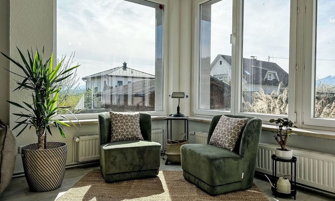 Velden am Worther See Apartment | Inviting Apartment for 6 with Terrace, Pets Welcome & WIFI