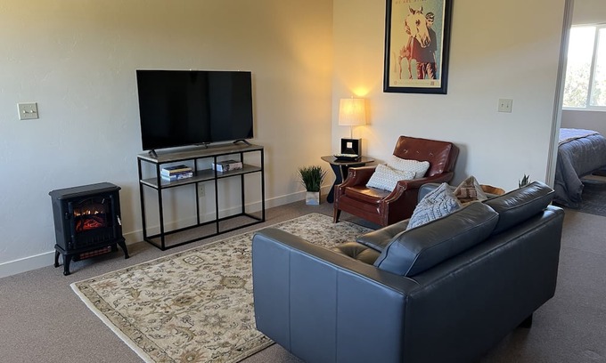 Mancos Apartment | Discover Valle Verde Guesthouse: Family and Pet Friendly