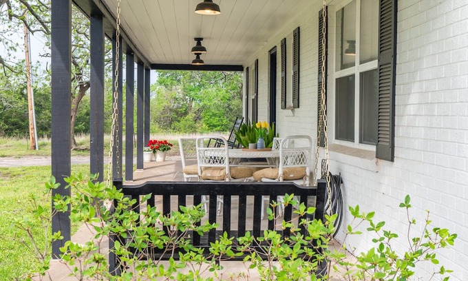 Greenville Cottage | Family Farmhouse on 6 Acres - Rated 10/10 for Families