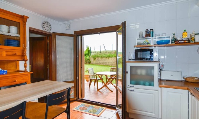 Bareyo Villa | Inviting House with Spectacular Sea View and Spa Amenities