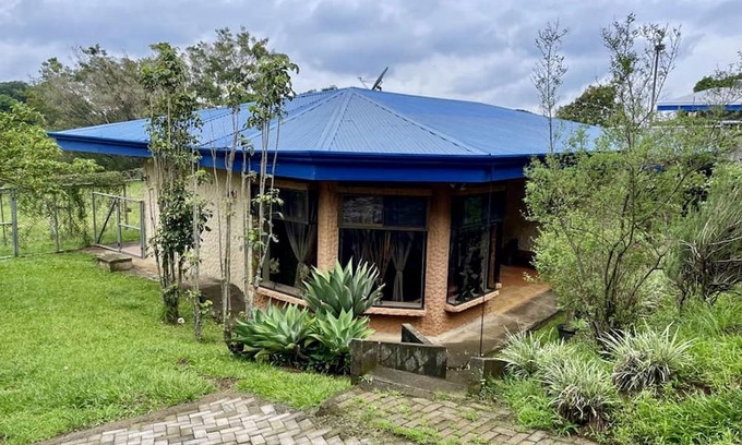 Desamparados House | Convenient La Choza: Pet-Friendly Retreat near SJO Airport