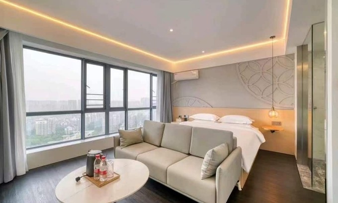 Gongshu Hotel | Discover Comfort at Tongbao Hotel with Family-Friendly Amenities